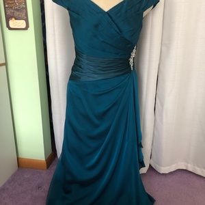 Beautiful Teal Mother of the Bride or Groom dress. Silk Organza lightweight.